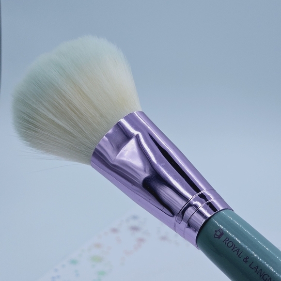 Royal & Langnickel Large Powder Makeup Brush - Picture 2 of 3